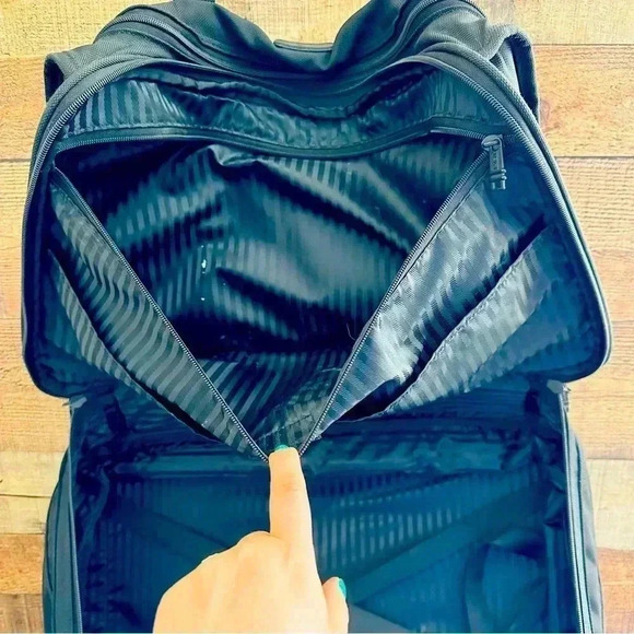 Tumi Vintage Expandable Boston Ballistic Large Duffle Carry On Bag - Picture 9 of 11